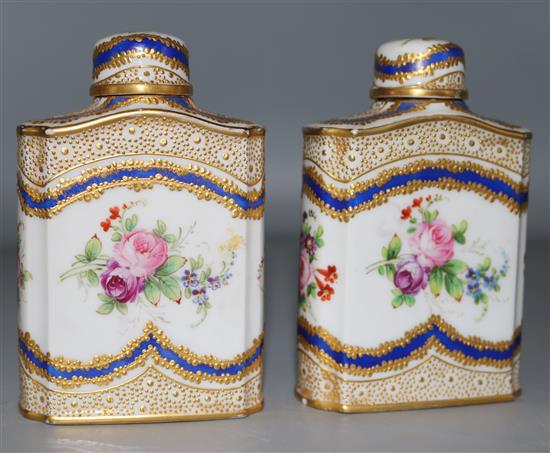 Two Samson porcelain flasks